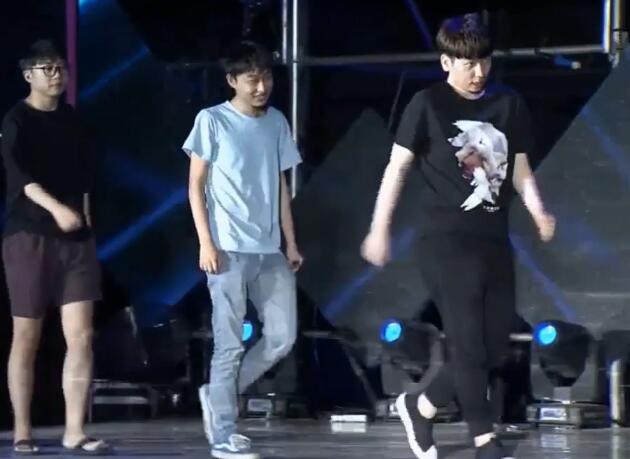 炫步 炫神走路动图欣赏 炫步 炫神走路动图欣赏