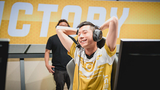 海掌门劫偷家什么梗 海掌门匍匐前进被发现 海掌门劫偷家什么梗 海掌门匍匐前进被发现